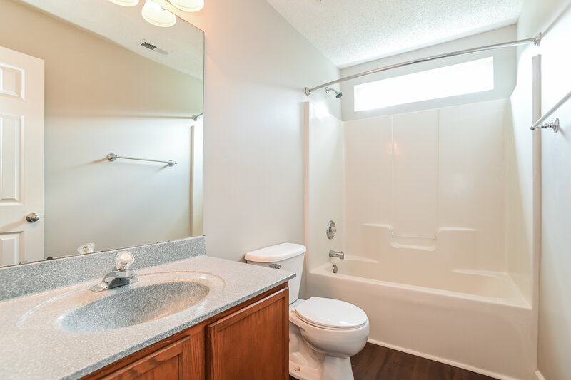 1,840/Mo, 604 Overlook Rd Lowell, NC 28098 Main Bathroom View