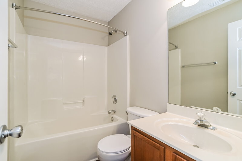 1,840/Mo, 604 Overlook Rd Lowell, NC 28098 Bathroom View