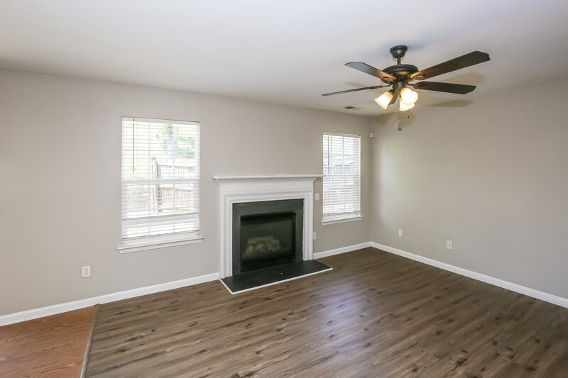 2,265/Mo, 6010 Firethorne Ln Concord, NC 28025 Living Room View 3