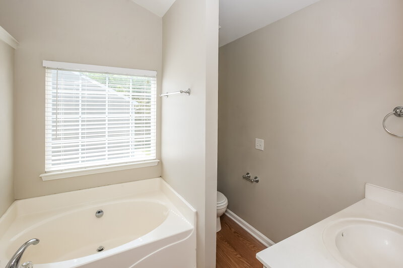 2,265/Mo, 6010 Firethorne Ln Concord, NC 28025 Main Bathroom View
