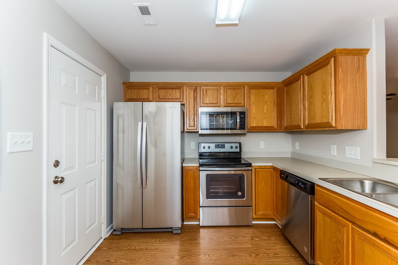 2,130/Mo, 3907 Planters Watch Dr Charlotte, NC 28278 Kitchen View