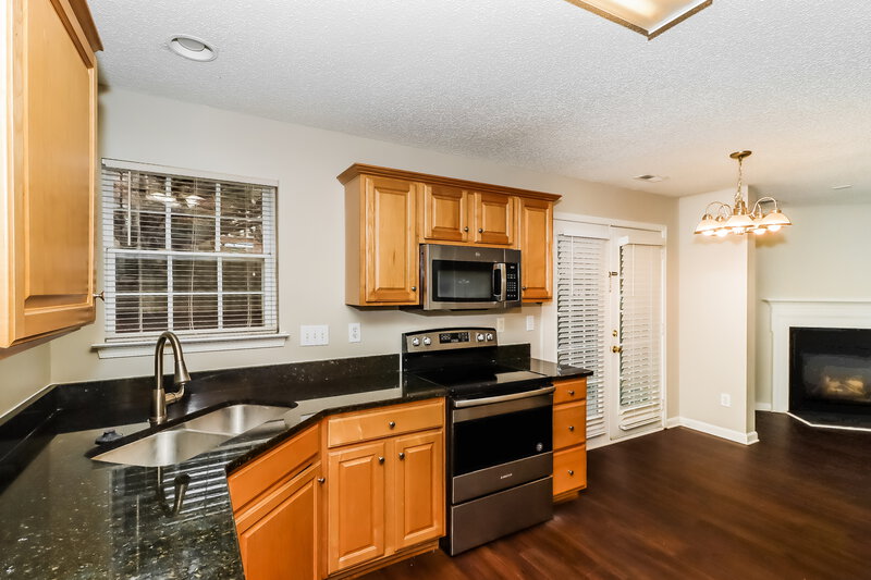 2,055/Mo, 15222 Eric Kyle Dr Huntersville, NC 28078 Kitchen View 2