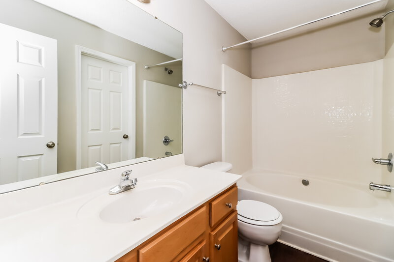 2,055/Mo, 15222 Eric Kyle Dr Huntersville, NC 28078 Main Bathroom View