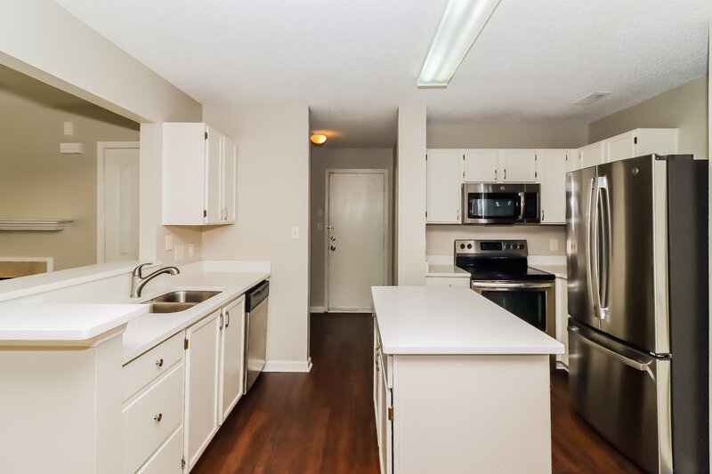 1,800/Mo, 9838 Aviary Hill Way Charlotte, NC 28214 Kitchen View 2