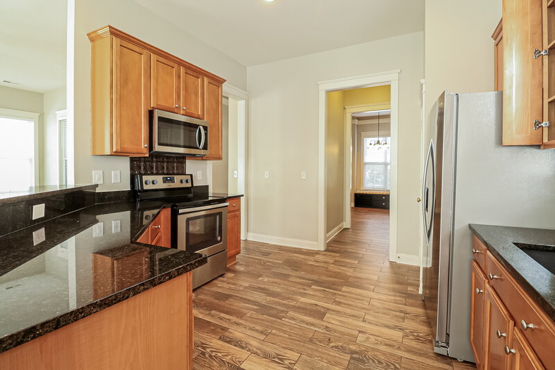 2,340/Mo, 9819 Grier Springs Ln Charlotte, NC 28213 Kitchen View