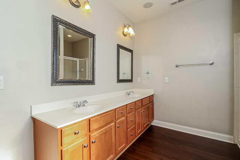 2,340/Mo, 9819 Grier Springs Ln Charlotte, NC 28213 Main Bathroom View