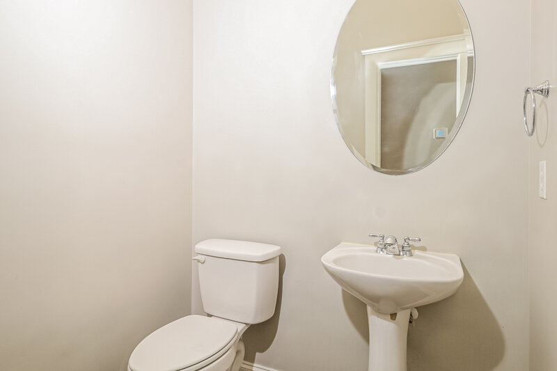 2,340/Mo, 9819 Grier Springs Ln Charlotte, NC 28213 Bathroom View