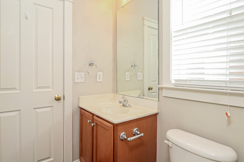 2,340/Mo, 9819 Grier Springs Ln Charlotte, NC 28213 Bathroom View 2