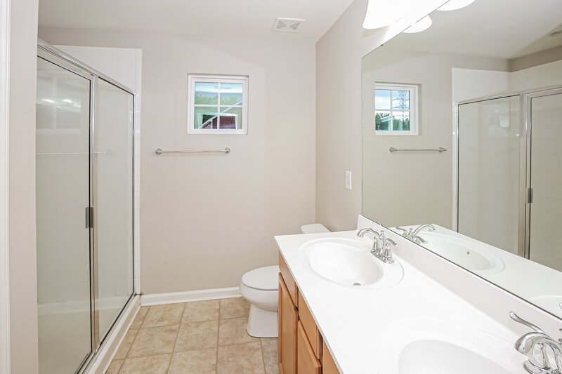 2,190/Mo, 2304 Grayson Pkwy Monroe, NC 28110 Main Bathroom View