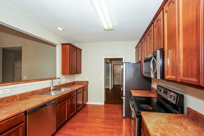 2,515/Mo, 8732 Hazelcroft Ln Charlotte, NC 28269 Kitchen View 2