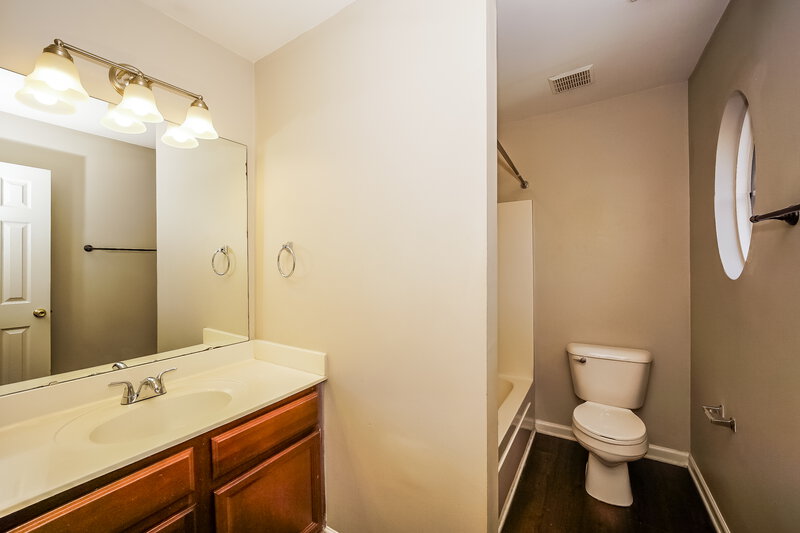 2,515/Mo, 8732 Hazelcroft Ln Charlotte, NC 28269 Bathroom View 2