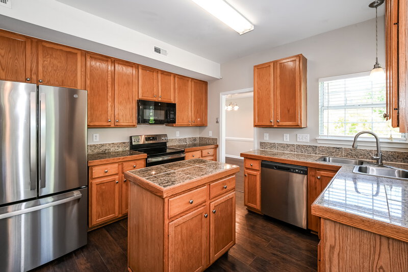 2,575/Mo, 4630 Palladium Pl Charlotte, NC 28269 Kitchen View