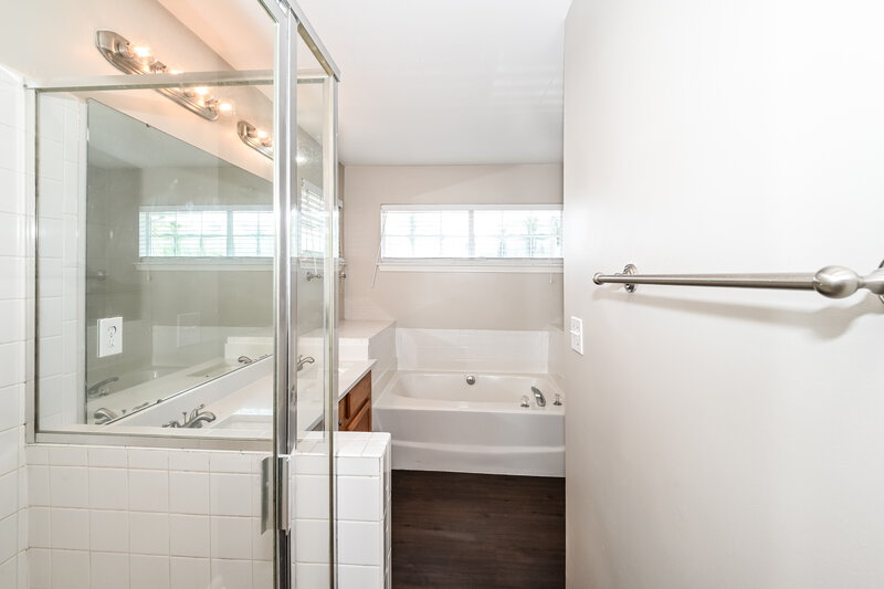 2,575/Mo, 4630 Palladium Pl Charlotte, NC 28269 Main Bathroom View