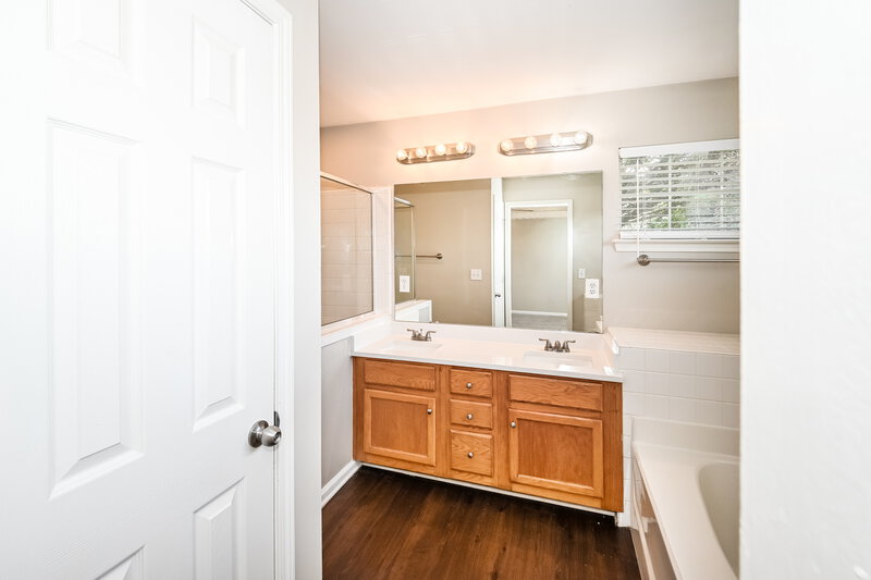 2,575/Mo, 4630 Palladium Pl Charlotte, NC 28269 Main Bathroom View 2