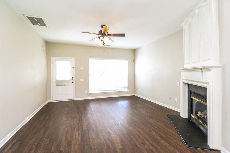 2,200/Mo, 2728 Wingdale Dr Charlotte, NC 28213 Living Room View