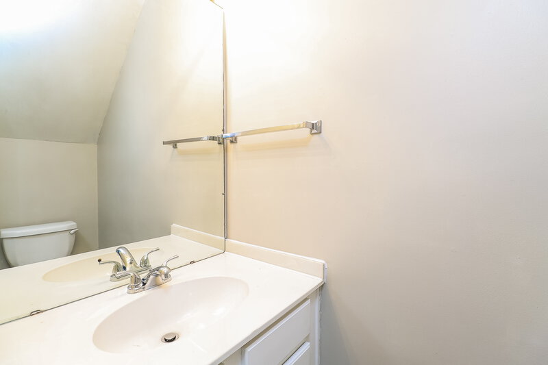 2,200/Mo, 2728 Wingdale Dr Charlotte, NC 28213 Powder Room View