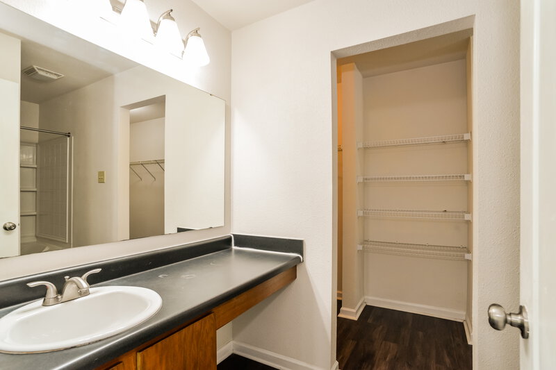 1,850/Mo, 4532 Stone Mountain Dr Gastonia, NC 28054 Main Bathroom View