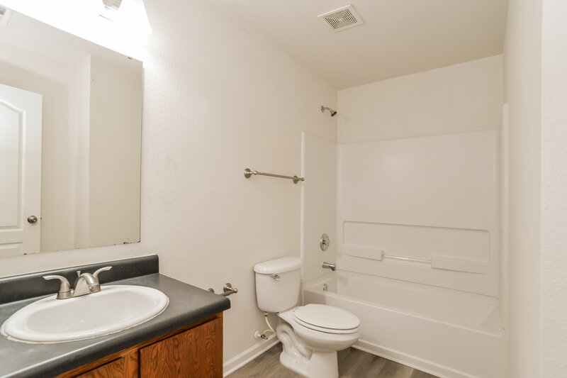 1,850/Mo, 4532 Stone Mountain Dr Gastonia, NC 28054 Bathroom View