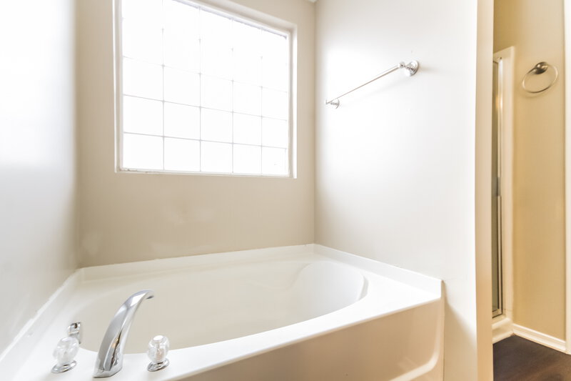 1,775/Mo, 1033 Willow Wind Dr Gastonia, NC 28054 Main Bathroom View 2