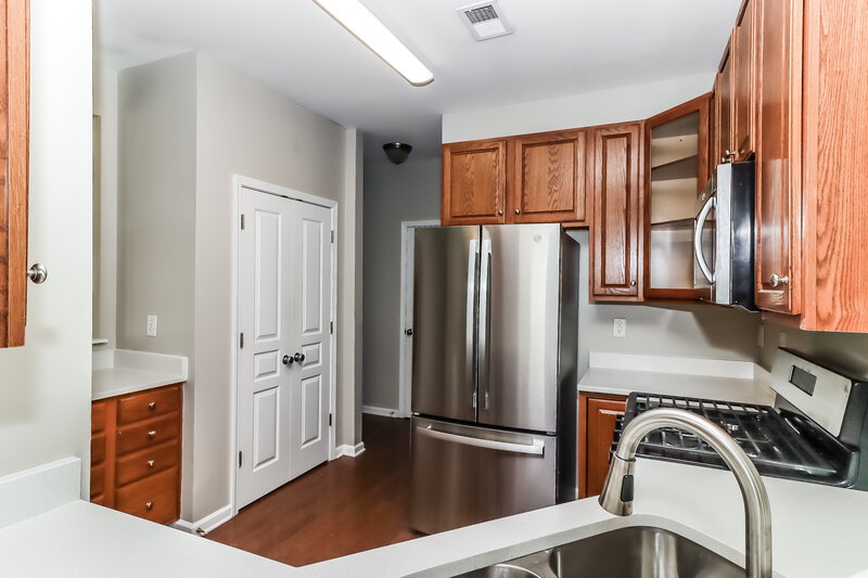 2,010/Mo, 1610 Bitter Creek Dr Charlotte, NC 28214 Kitchen View