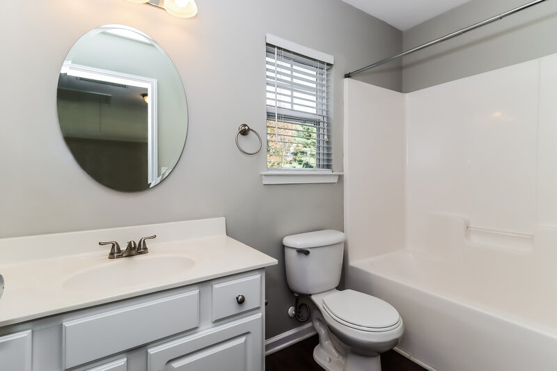 2,010/Mo, 1610 Bitter Creek Dr Charlotte, NC 28214 Bathroom View