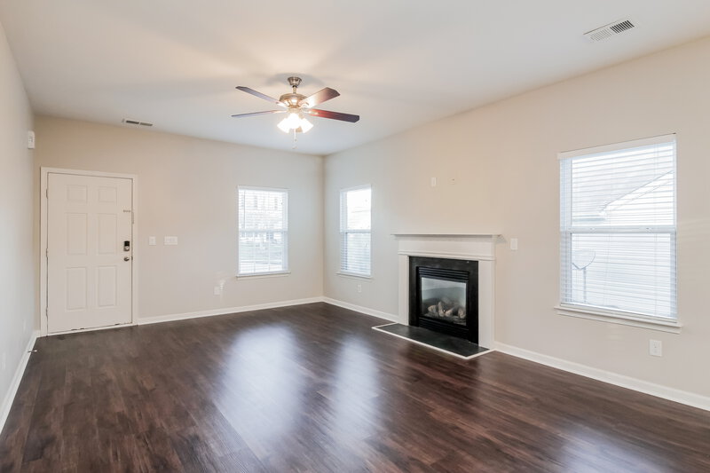 1,780/Mo, 320 Augustus Ln Mount Holly, NC 28120 Living Room View