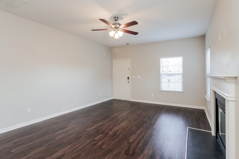 1,780/Mo, 320 Augustus Ln Mount Holly, NC 28120 Living Room View 2