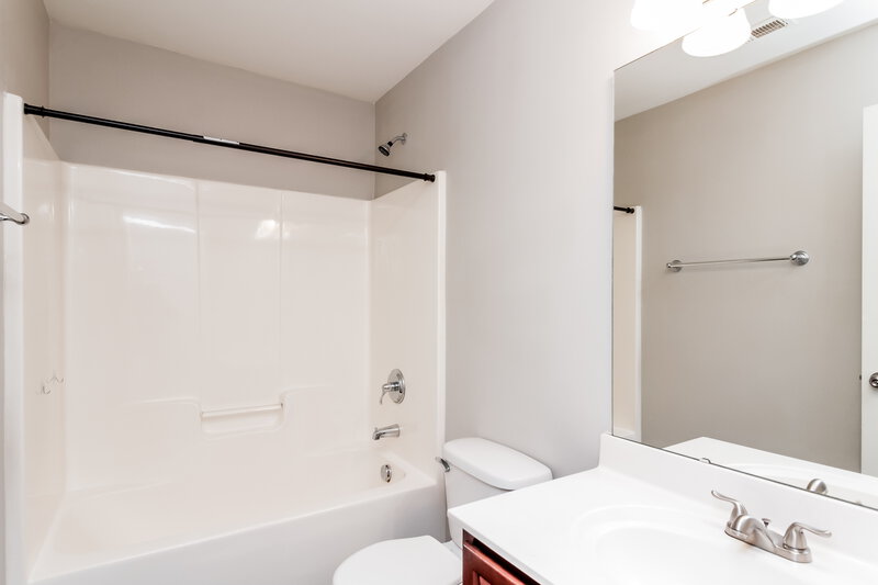 1,780/Mo, 320 Augustus Ln Mount Holly, NC 28120 Bathroom View