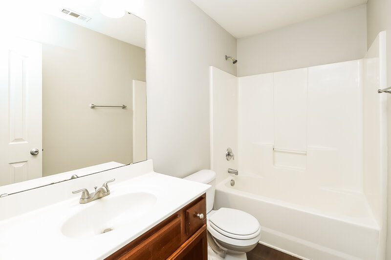 1,810/Mo, 5028 Magnasco Ln Charlotte, NC 28208 Bathroom View 2