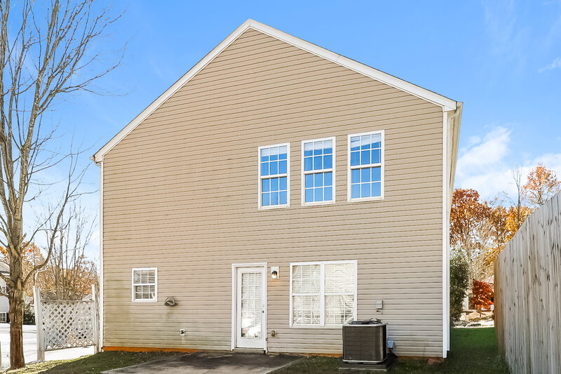 1,810/Mo, 5028 Magnasco Ln Charlotte, NC 28208 Rear View