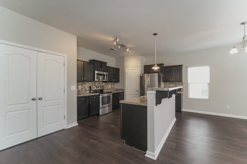2,340/Mo, 2202 Turtle Point Rd Charlotte, NC 28262 Kitchen View 2