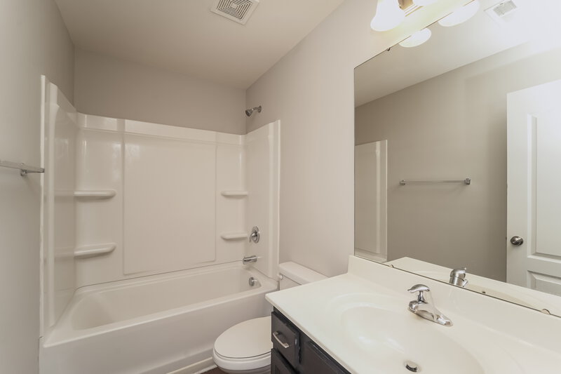 2,340/Mo, 2202 Turtle Point Rd Charlotte, NC 28262 Bathroom View