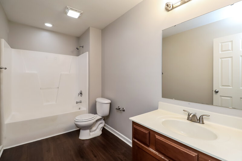 1,845/Mo, 1005 Joselynn Dr Gastonia, NC 28054 Main Bathroom View