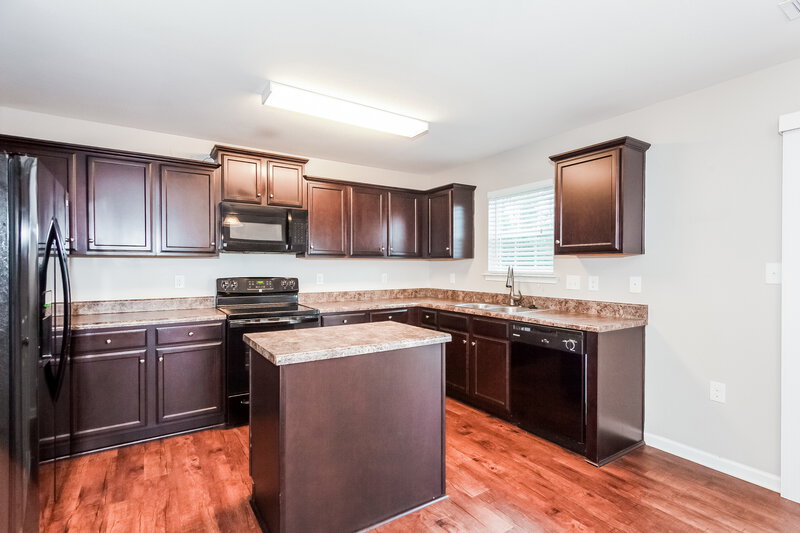 2,800/Mo, 4905 Broad Leaf Court Dallas, NC 28034 Kitchen View 2