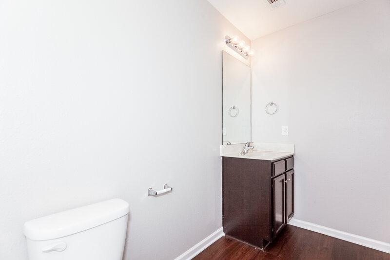 2,800/Mo, 4905 Broad Leaf Court Dallas, NC 28034 Bathroom View