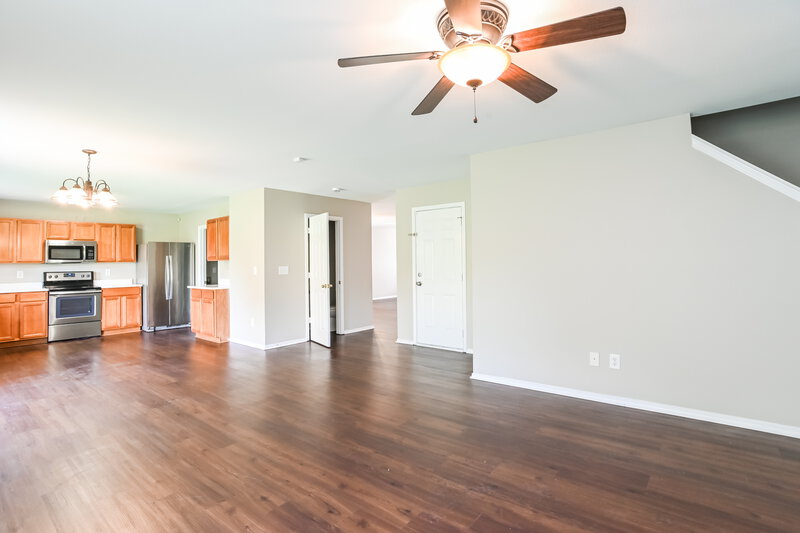 2,495/Mo, 8210 Ainsworth St Charlotte, NC 28216 Family Room View 2