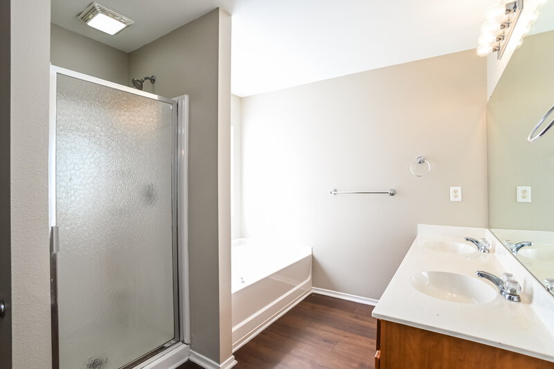 2,495/Mo, 8210 Ainsworth St Charlotte, NC 28216 Main Bathroom View