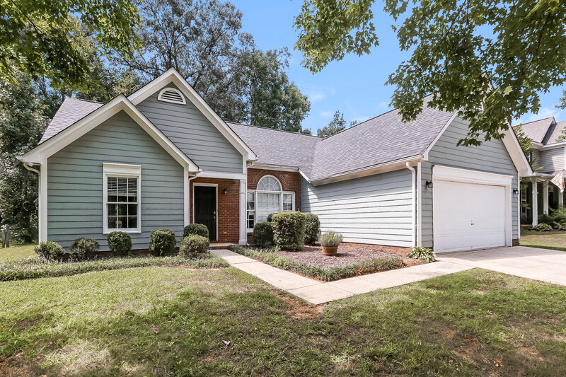 2,880/Mo, 11621 Long Forest Dr Charlotte, NC 28269 Front View 2