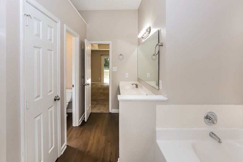 2,880/Mo, 11621 Long Forest Dr Charlotte, NC 28269 Main Bathroom View