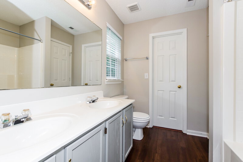 2,065/Mo, 10911 Gold Pan Rd Charlotte, NC 28215 Bathroom View