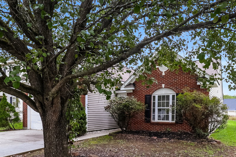 2,090/Mo, 10120 Green Hedge Ave Charlotte, NC 28269 Front View