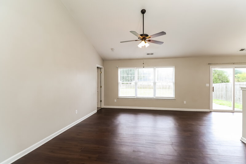 2,090/Mo, 10120 Green Hedge Ave Charlotte, NC 28269 Living Room View