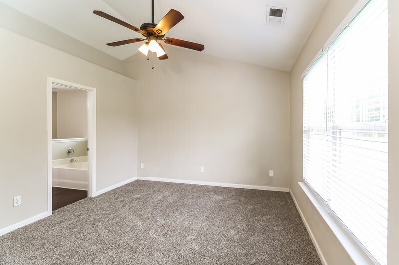 2,090/Mo, 10120 Green Hedge Ave Charlotte, NC 28269 Main Bedroom View 2