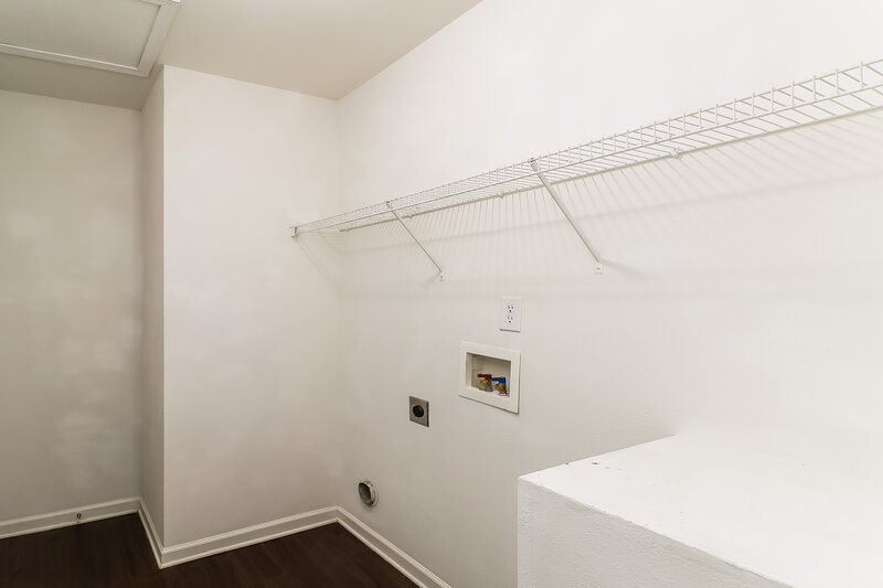 2,090/Mo, 10120 Green Hedge Ave Charlotte, NC 28269 Laundry Room View
