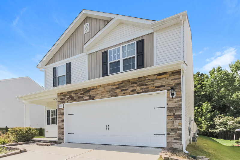 2,145/Mo, 9202 Avery Meadows Dr Charlotte, NC 28216 Front View 2