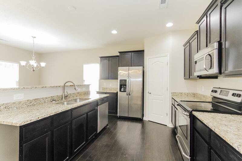 2,145/Mo, 9202 Avery Meadows Dr Charlotte, NC 28216 Kitchen View 2