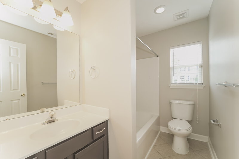 1,910/Mo, 11300 Alvanley Hills Ct Charlotte, NC 28262 Main Bathroom View