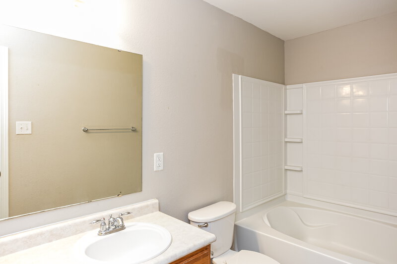 1,760/Mo, 4068 Kellybrook Drive Concord, NC 28025 Main Bathroom View