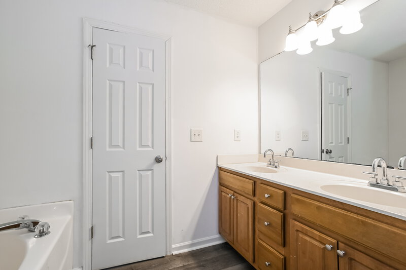 1,595/Mo, 210 Booker Street Wingate, NC 28174 Main Bathroom View