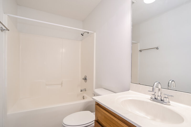 1,595/Mo, 210 Booker Street Wingate, NC 28174 Bathroom View